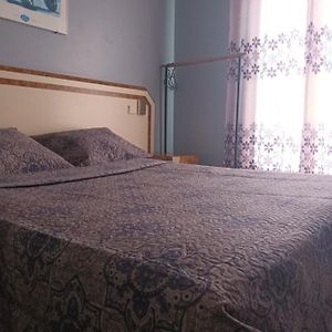 Kleine Kamer met een King Size Bed
